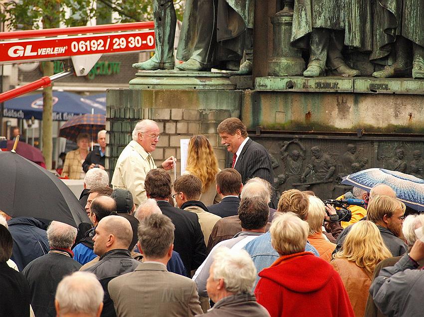 Reiterdenkmal kehrt zurueck auf dem Heumarkt P96.JPG